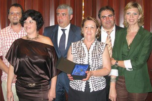 Marina Bernal homenajeada  ayer como Personaje relevante de Chipiona 2009 por la Asociación Turístico-Hostelera y Comercial de Chipiona (ATHOS)