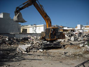 Continúan los trabajos de derribo de las viviendas del Matadero