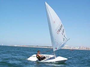 El chipionero Eduardo Bueno Campeón de España absoluto de Vela en Láser 4.7