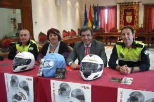 En marcha un curso de aerografía de cascos para fomentar su uso entre los jóvenes(Chipiona)