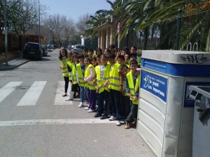 Alumnos del CEIP Lapachar corrigen la situación de contenedores frente a su centro para mejorar su seguridad vial(Chipiona)