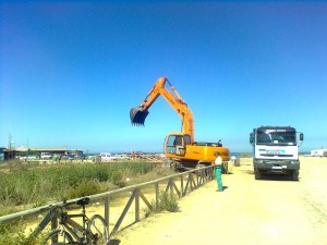 Comenzaron los trabajos de limpieza en el arroyo de Chapitel(Chipiona)