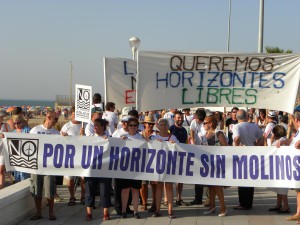 La plataforma comarcal convoca manifestación el próximo día 28 de agosto contra el parque eólico marino “Las Cruces del Mar”.