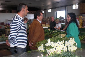 Antonio Peña muestra a agricultores suizos la agricultura de Chipiona