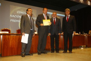 Bodegas César Florido consigue por tercer año consecutivo el galardón “Mezquita de Oro” con su Moscatel de Pasas.-