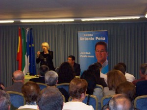 Teófila Martínez en Chipiona, apoya al candidato popular, Antonio Peña