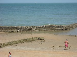 El concejal de Playas visita las obras de adecuación de la rampa de la playa Cruz del Mar