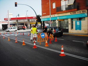 Servicios Municipales pone en marcha un plan de repintado de pasos de cebra y otras señales horizontales