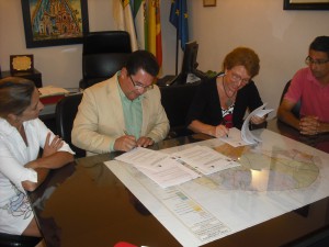 El ayuntamiento firma un convenio para la integración de las personas con discapacidad intelectual, autismo y parálisis cerebral