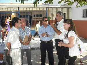 El alcalde visita las obras de puesta a punto del Colegio Aparcero y asiste al inicio del curso escolar