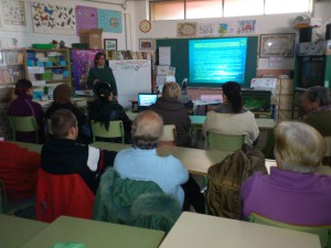 Interesante charla del Plan Mayor de Seguridad en el Centro Educación de Adultos.-