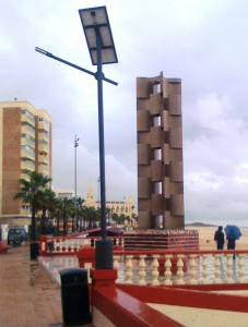 Según Rafael Naval las luminarias del paseo todavía están en periodo de garantía y no procede la devolución