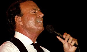 COMO PASE LO DE JULIO IGLESIAS