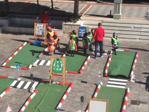 Escolares de varios colegios han participado en la actividad de educación vial “Peque seguros”