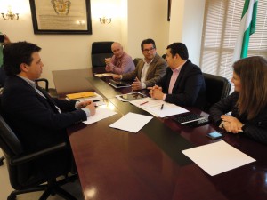 Antonio Sanz se compromete con Ayuntamiento y Coag a trabajar en los problemas de la flor cortada