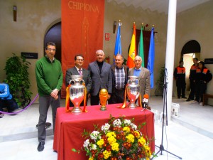 7000 personas visitaron la exposición de los trofeos de la selección española de fútbol en Chipiona