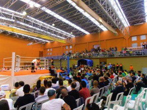 El campeonato de Andalucía de full contact llena con su espectacularidad el pabellón municipal