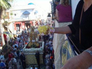 La Delegación de Fiestas invita a los ciudadanos a participar en la fiesta del Corpus Christi engalanando sus fachadas