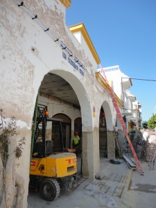 Se ultiman los trabajos de reparación de la cubierta exterior de la Plaza de Abastos