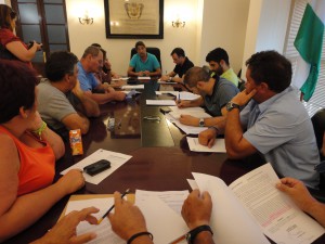 Personal y representantes sindicales acuerdan la propuesta de plantilla municipal para 2013