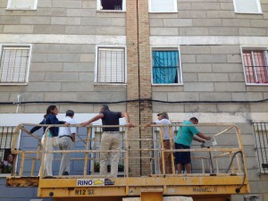 Comienzan las obras de reparación de la cornisa de los edificios de viviendas de Camacho Baños