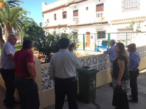 El Ayuntamiento mejora la entrada del Colegio Príncipe Felipe por la calle Grazalema