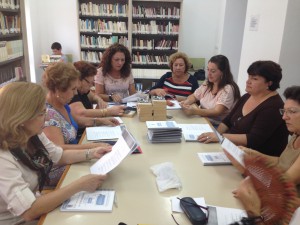 Davinia Valdés participa en la primera sesión del Club de Lectura de la Biblioteca Municipal