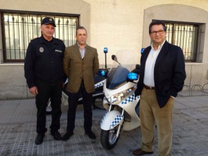 Antonio Peña presenta dos motocicletas para el servicio de Policía Local