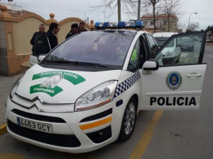 Antonio Peña presenta un nuevo coche patrulla para la Policía Local