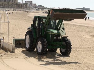 Las playas de Chipiona ya se preparan para la Semana Santa y la llegada de la temporada media