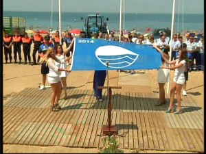 Chipiona abrió la temporada de playas con el mayor número de banderas azules de su historia