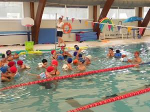 El programa de natación escolar 2013/2014 culmina habiendo duplicado el número de escolares que han participado el mismo