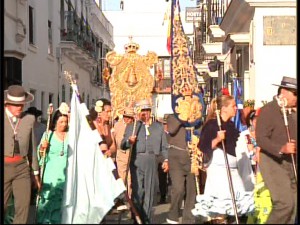 El Simpecado y los romeros de Chipiona ya caminan hacia la aldea almonteña