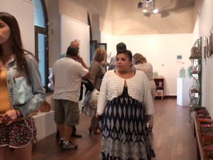 La muestra colectiva “Menos es más” del grupo ceramista Ayava abre el ciclo de exposiciones de verano en el Castillo de Chipiona