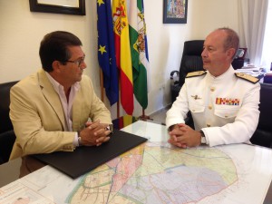 El Alcalde recibe en visita institucional al nuevo Almirante Jefe de la Base Naval de Rota