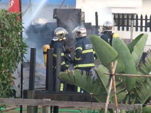 Los bomberos emplearon 20000 litros de agua y cuatro vehículos para el control del incendio del chiringuito