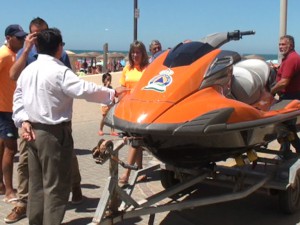 Antonio Peña presenta dos nuevas motos acuáticas para el servicio de Protección Civil en el mar