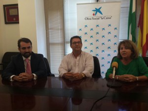 La Asociación de Familiares de Enfermos de Alzheimer Faro de Chipiona recibe 1.200 euros de la Obra Social La Caixa