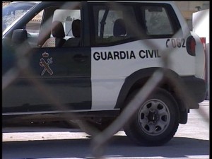 Diputación y Dirección General sustituirán la valla y las puertas exteriores del cuartel de la Guardia Civil de Chipiona