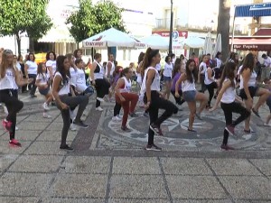 Cuarenta personas participan en la grabación de un flashmobs contra la violencia de género que se difundirá por las redes sociales