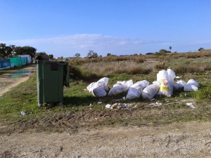 El CANS pide colaboración ciudadana para localizar al responsable de un incívico vertido de escombros en una zona natural