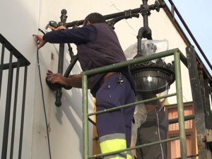 El Consistorio cambia las farolas del casco antiguo por un modelo más acorde con la estética de la zona