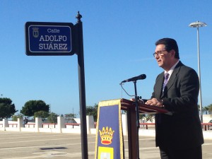 Una calle de Chipiona lleva desde hoy el nombre de Adolfo Suárez.