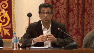 Agustín Lorenzo comunicó en el pleno ordinario de ayer jueves la renuncia a su acta de concejal por motivos personales.