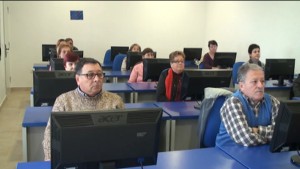 Fomento Económico inicia el primero de los diez cursos que acercarán a las nuevas tecnologías a mayores de 50 años