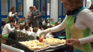 Los centros educativos de la localidad conmemoran el Día de Andalucía con un desayuno andaluz.