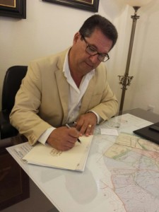 Antonio Peña hace partícipes a trabajadores municipales y ciudadanía del nuevo éxito histórico de las banderas azules