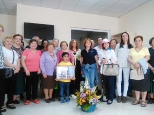 Afichi homenajea a la socia Antonia López Moreno por su fidelidad y su espíritu participativo