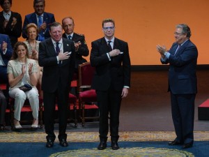 Los Morancos arropados por toda su familia reciben la Medalla de Oro de Sevilla