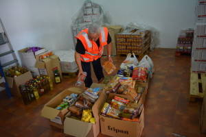 Cruz Roja Española recoge 340 kilos de alimentos en la campaña “Por una dieta rica en solidaridad” en Chipiona